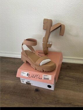 Wild Pair Nude Chunky Platform Sandals with Ankle Strap Women’s 10